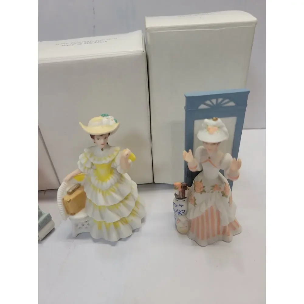 Avon Mrs Albee Miniature Figurines Lot 1988 1989 1990 1993 Presidents Club Box